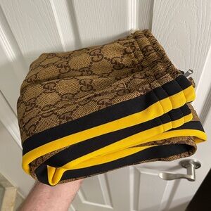 Gucci pants with stripe